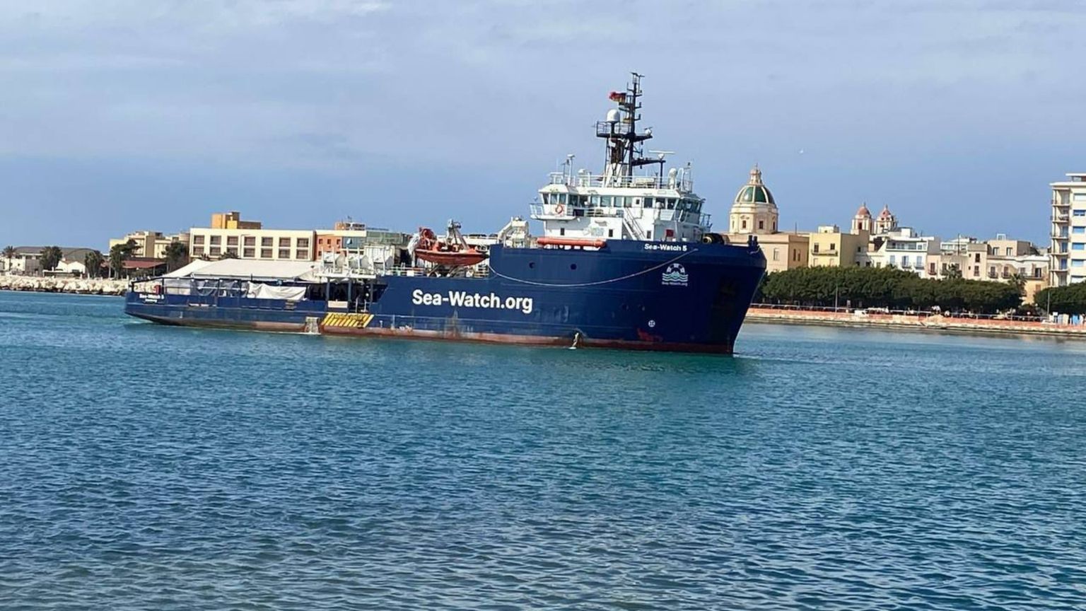 La Sea Watch ha attraccato a Trapani: tutti in salvo i migranti