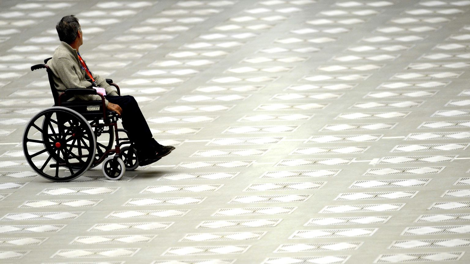 Una persona con disabilità fisica. Foto d'archivio