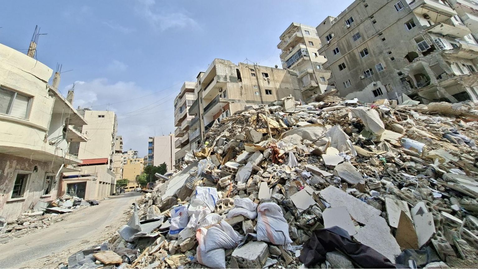 Viaggio nel deserto urbano di Tiro, dove anche il cimitero ha i suoi "sfollati"