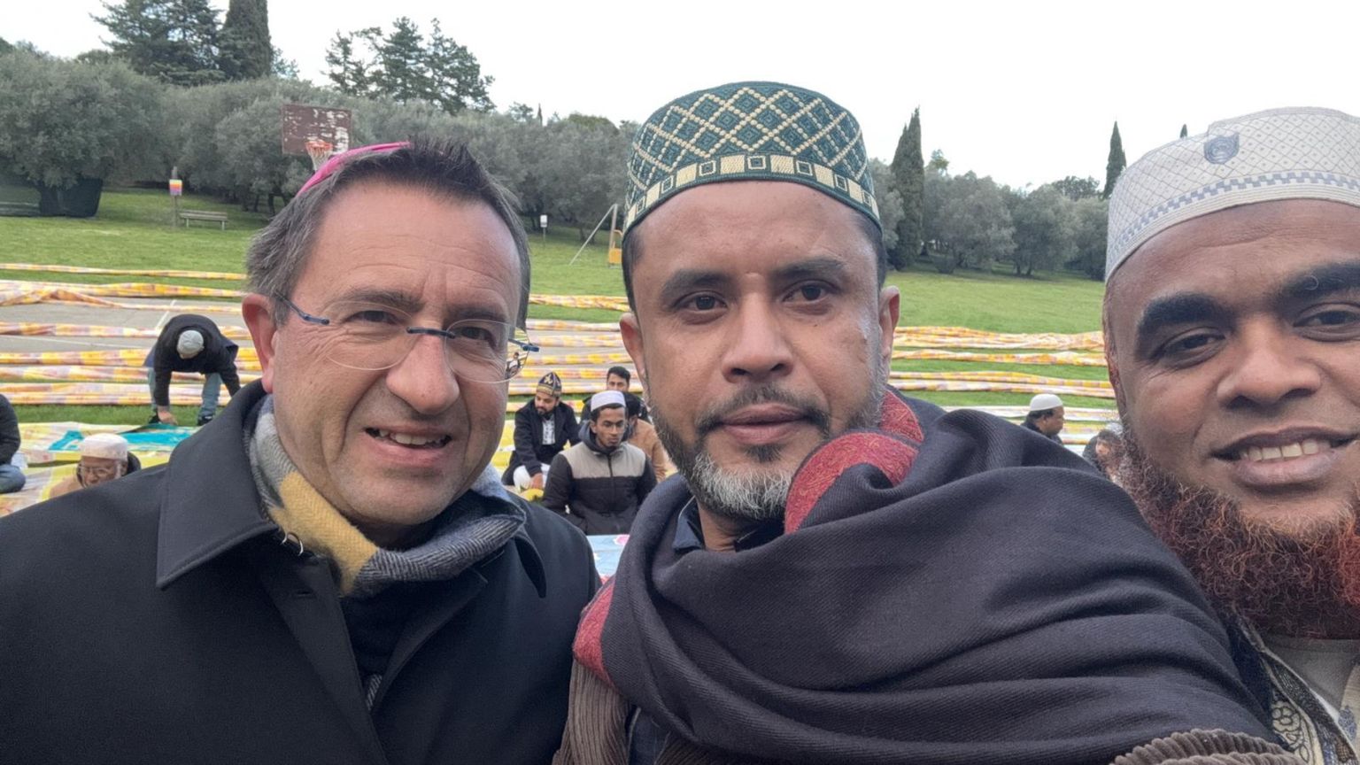 Il vescovo di Arezzo contestato sui social per essere andato alla festa di fine Ramadan