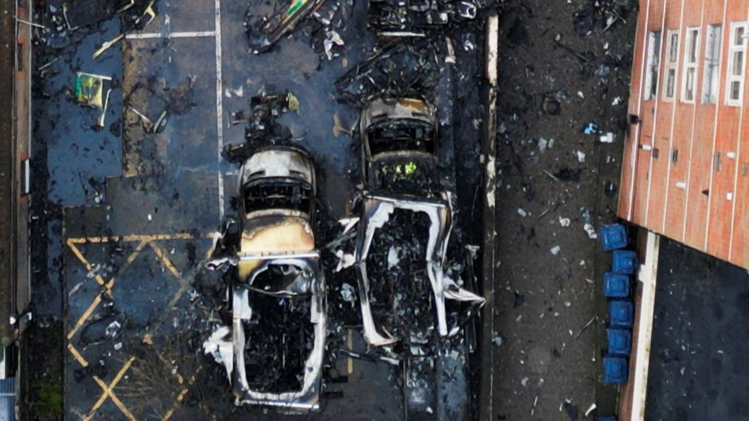 Quattro ambulanze di un ente ebraico date alle fiamme a Londra