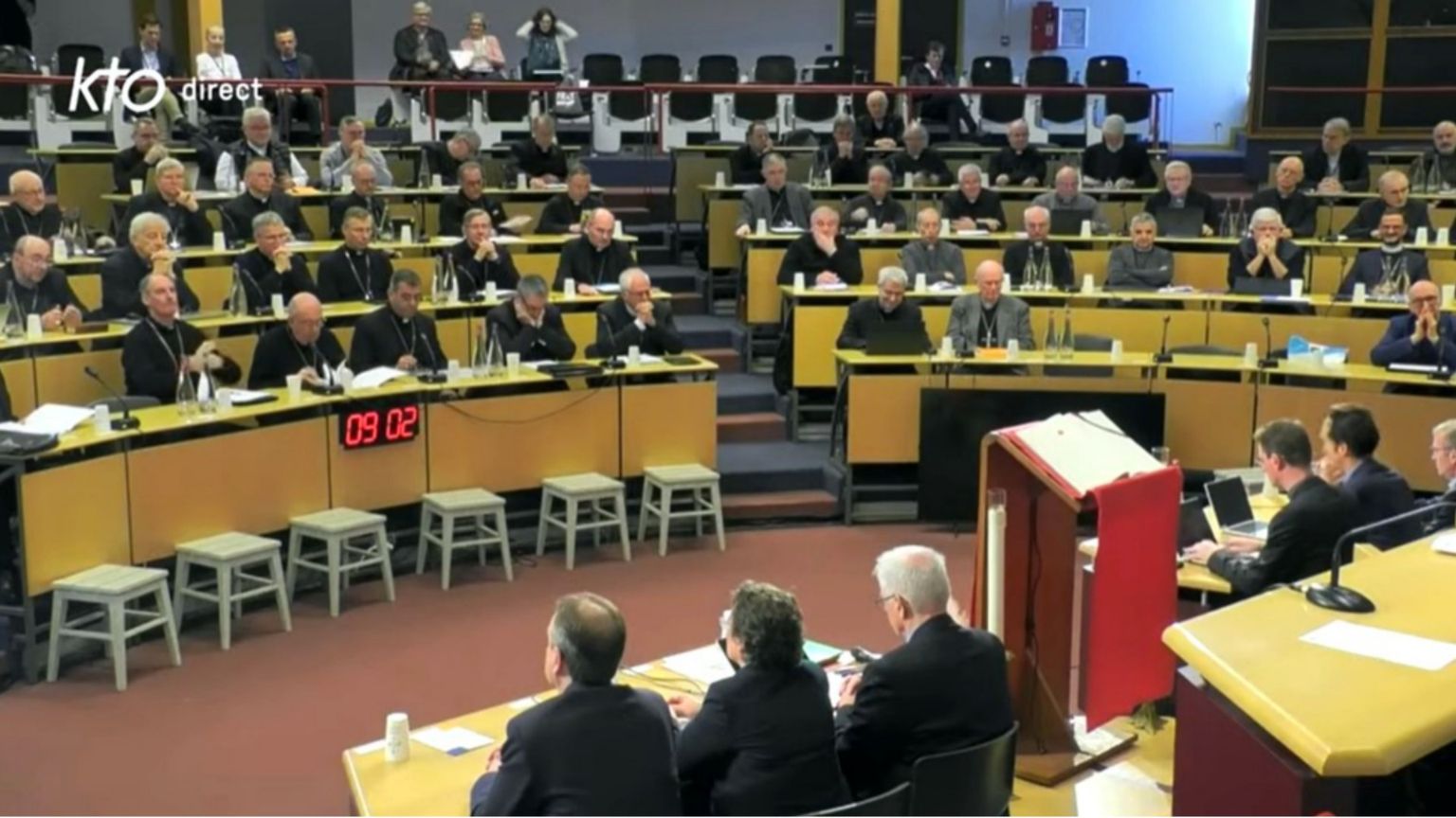 Francia, la linea di Leone XIV su scuole cattoliche, lotta gli abusi e Messa in rito antico