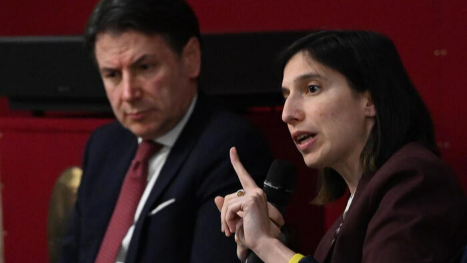 Dietro l’enfasi delle primarie poche certezze e tanti nodi