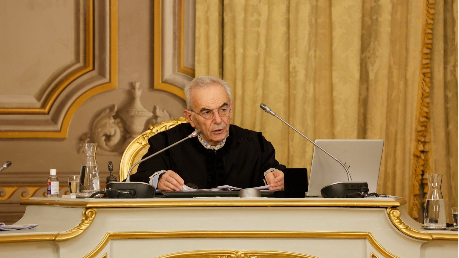 Concorsi per soli medici non obiettori? I giudici costituzionali: no, la coscienza non si tocca