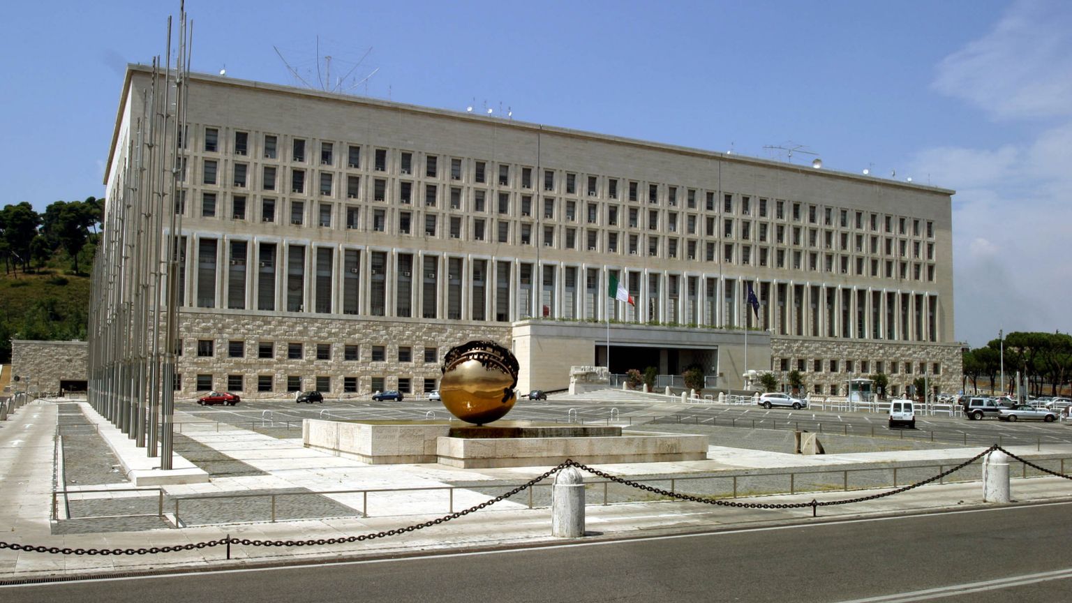 Governo e opposizione unite dallo sdegno. Convocato l'ambasciatore di Israele