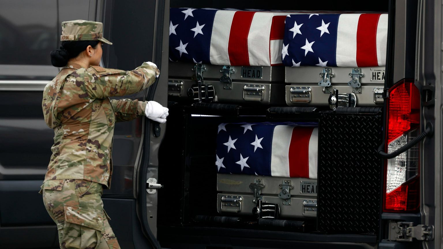 Trump farà la fine di Johnson e George W. Bush? In America torna l'incubo dei soldati uccisi