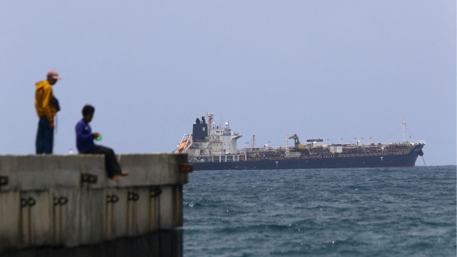 Trump fa arrivare una petroliera russa a Cuba: tutti i perché dell'ennesima giravolta