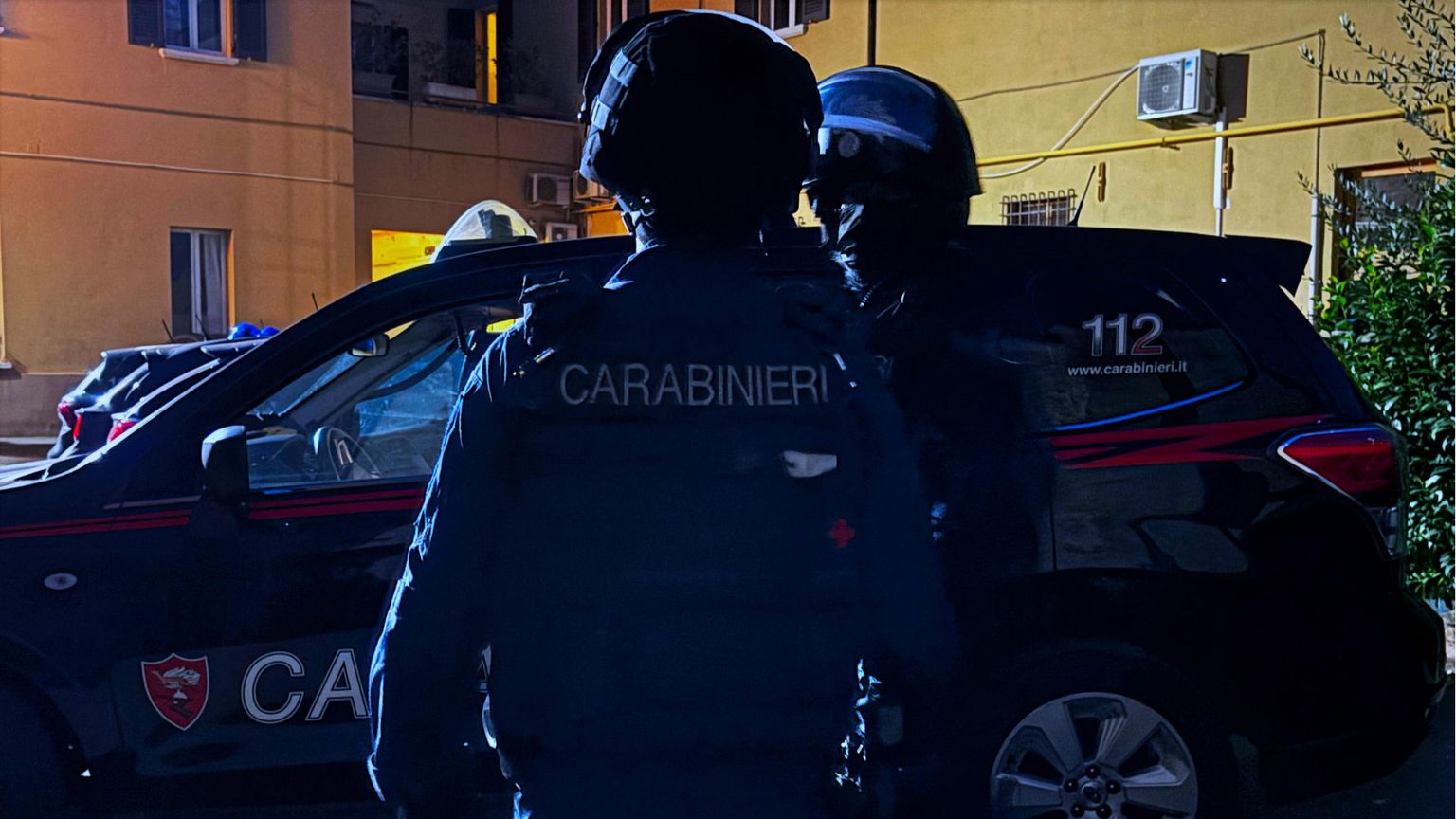 Le armi in casa e le chat: cosa sappiamo della strage sventata in una scuola a Perugia