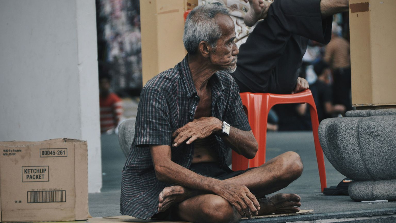 La prima generazione di stranieri in Italia sta invecchiando e fatica a curarsi