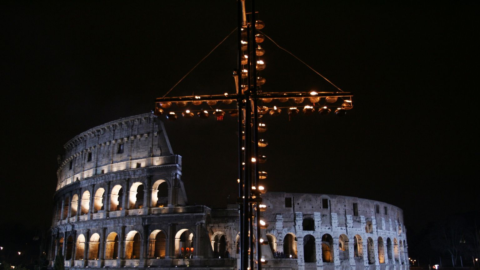 Una Via Crucis del Venerdì Santo al Colosseo