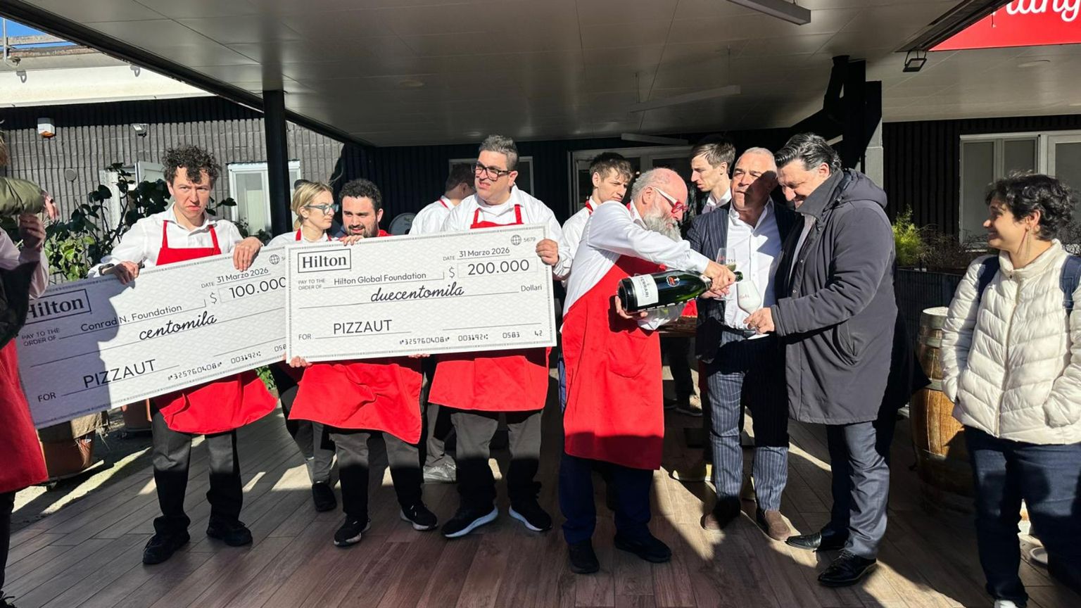 L'assegno (a sorpresa) per i ragazzi di PizzAut: 300mila dollari da Hilton