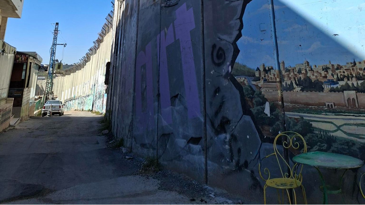 Sul muro di Betlemme un mural apre una finestra su Gerusalemme