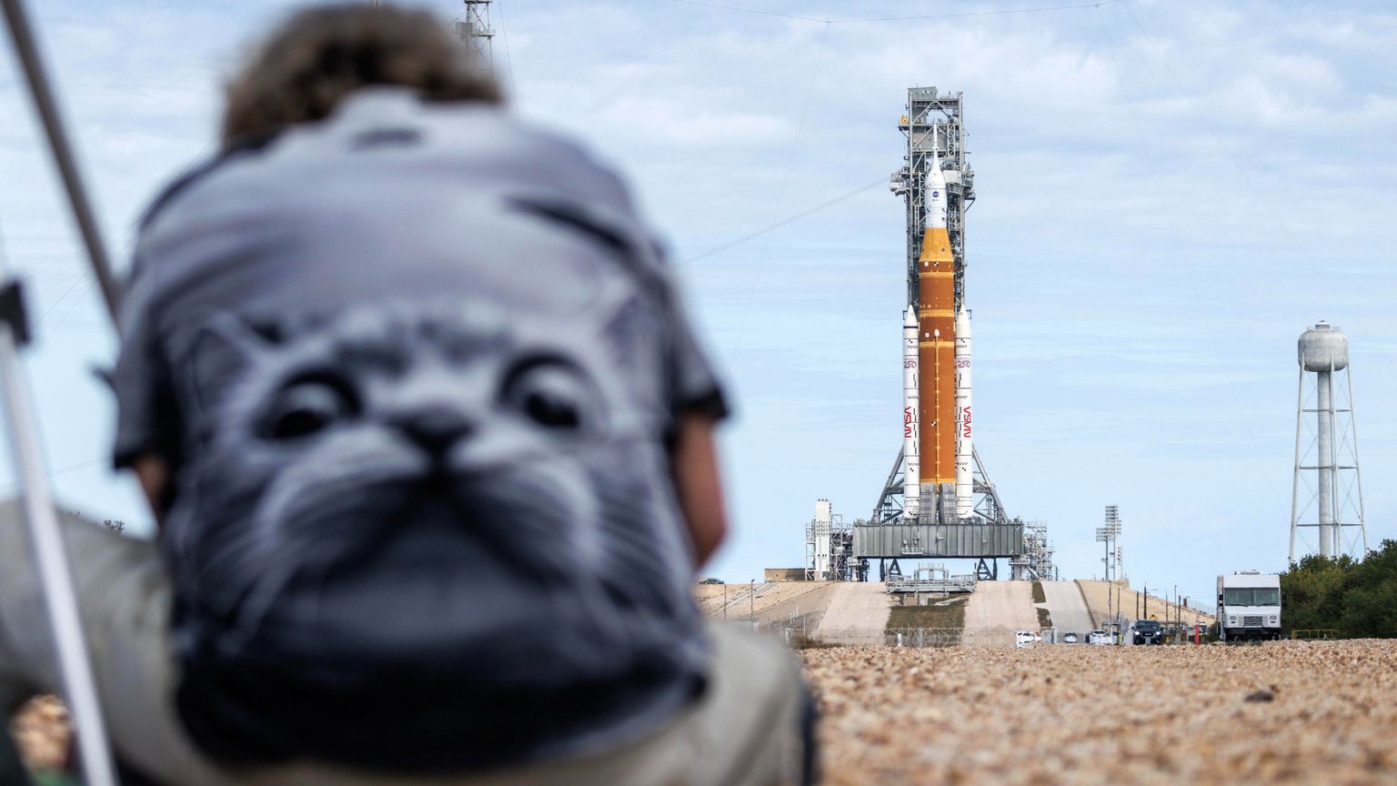 La paura di indicare la luna, la voglia di farla nostra