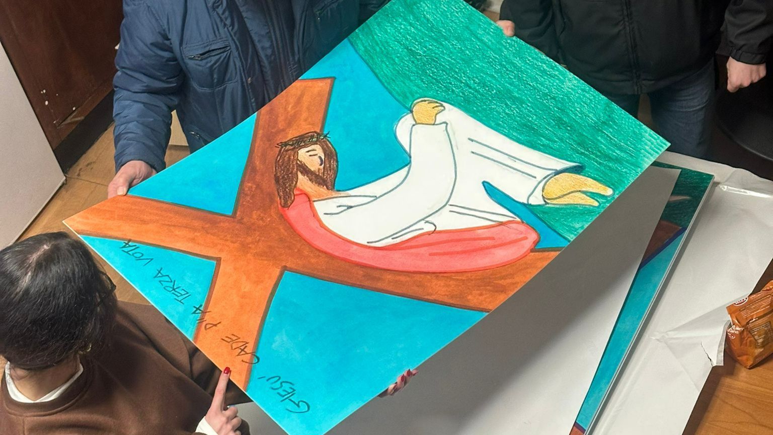 «E Cristo se sentette scamazzato»: a Napoli c'è una Via Crucis che parla al popolo