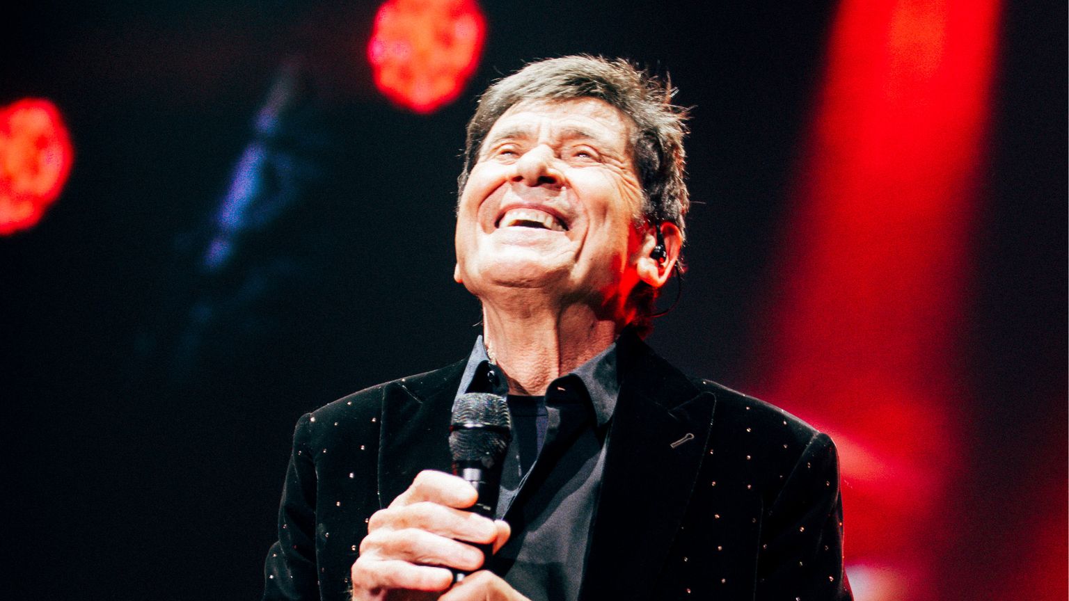 Gianni Morandi: «In tour pensando alla pace»