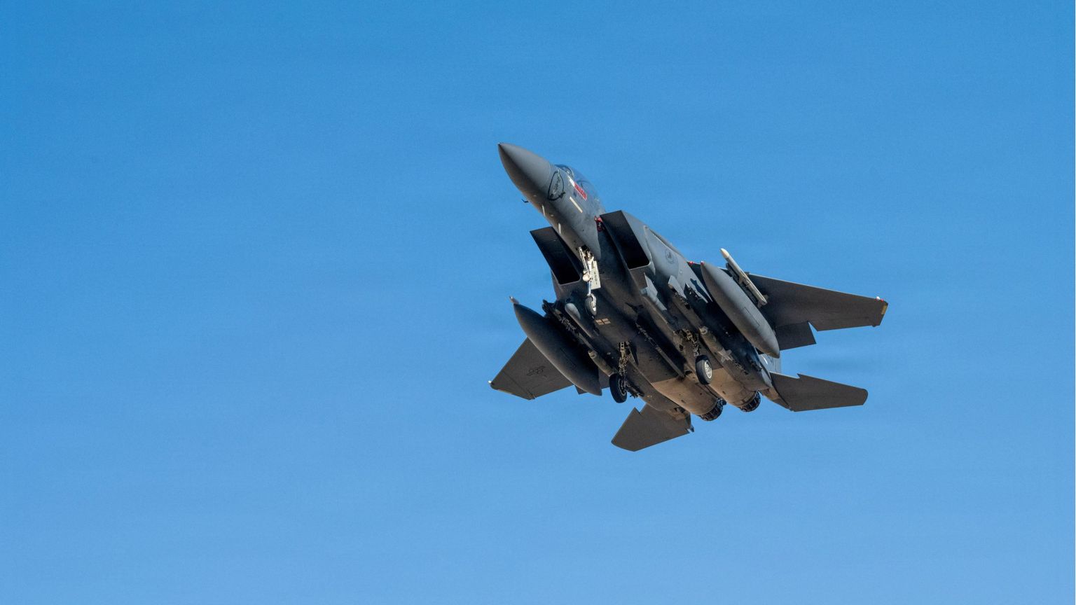 Iran abbatte caccia Usa, al via una missione di salvataggio