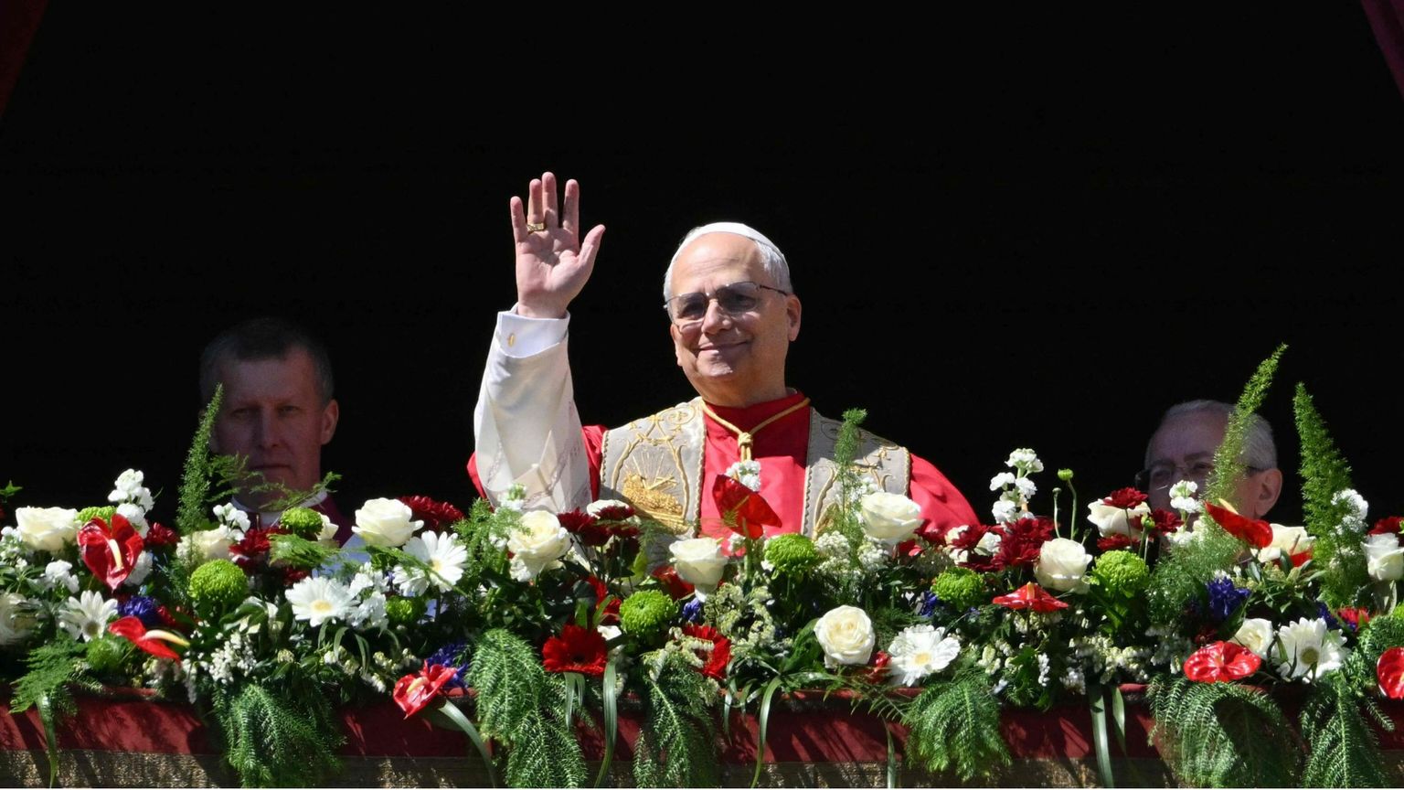 Il Papa a Pasqua: «Chi scatena le guerre deponga le armi. Facciamo udire il nostro grido di pace»