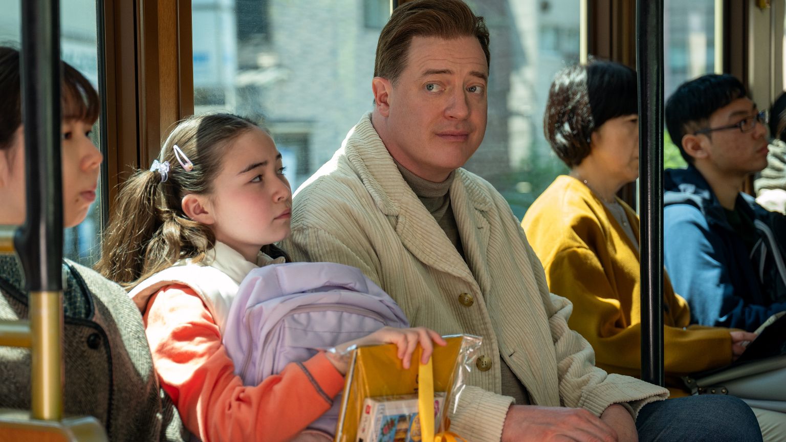 Shannon Gorman and Brendan Fraser in “Rental family”, il film dedicato al fenomeno dei familiari in affitto