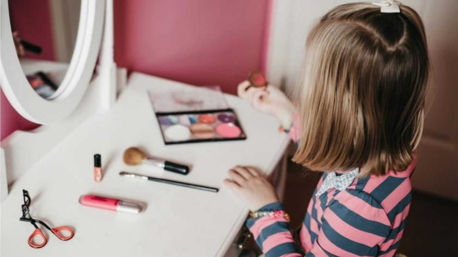 Anti-age e cosmetici per bambini? Quella pazza moda finita sotto la lente della Ue