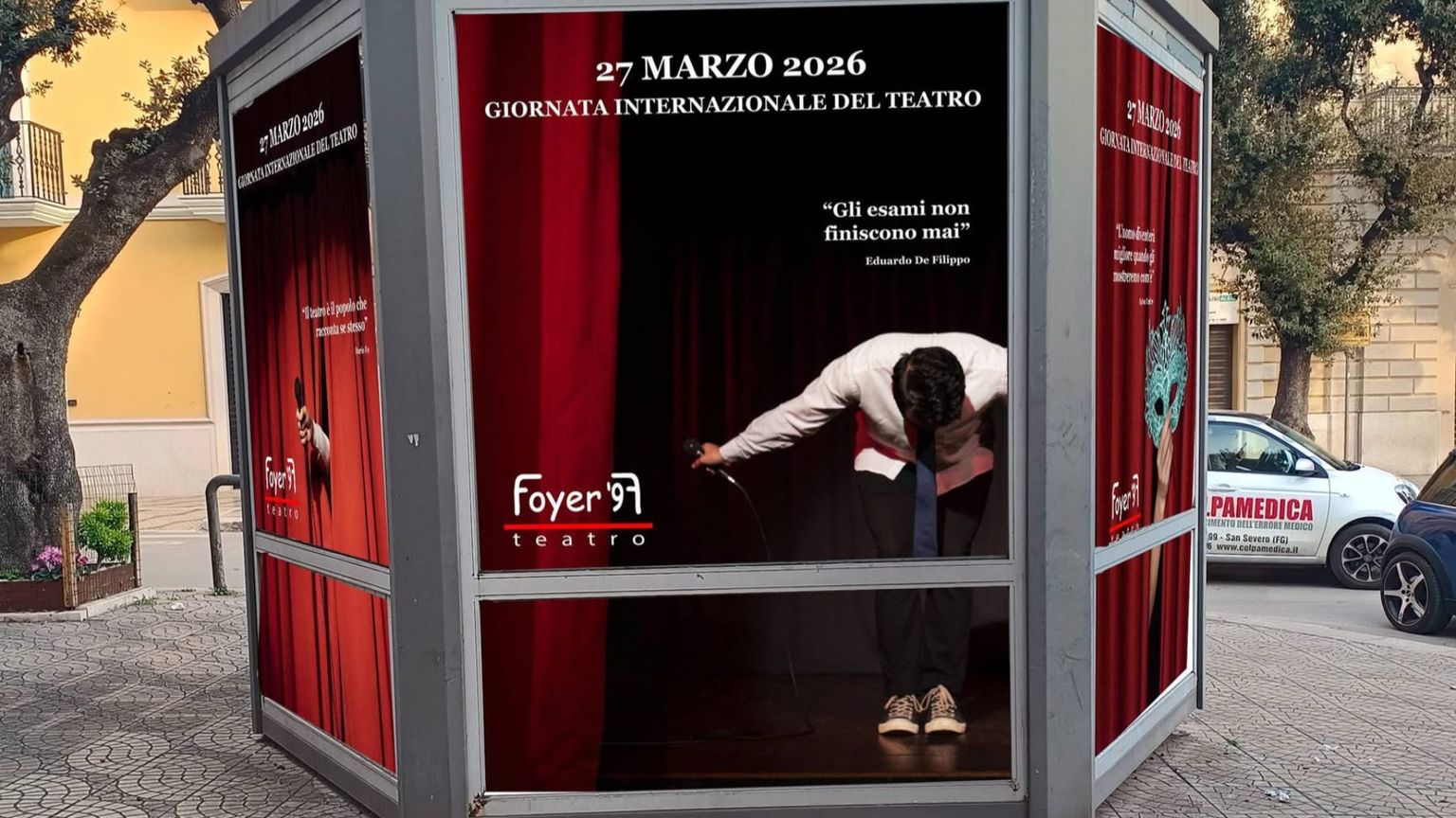 L'edicola abbandonata rinata grazie al teatro in miniatura: «Adesso vogliamo comprarla»