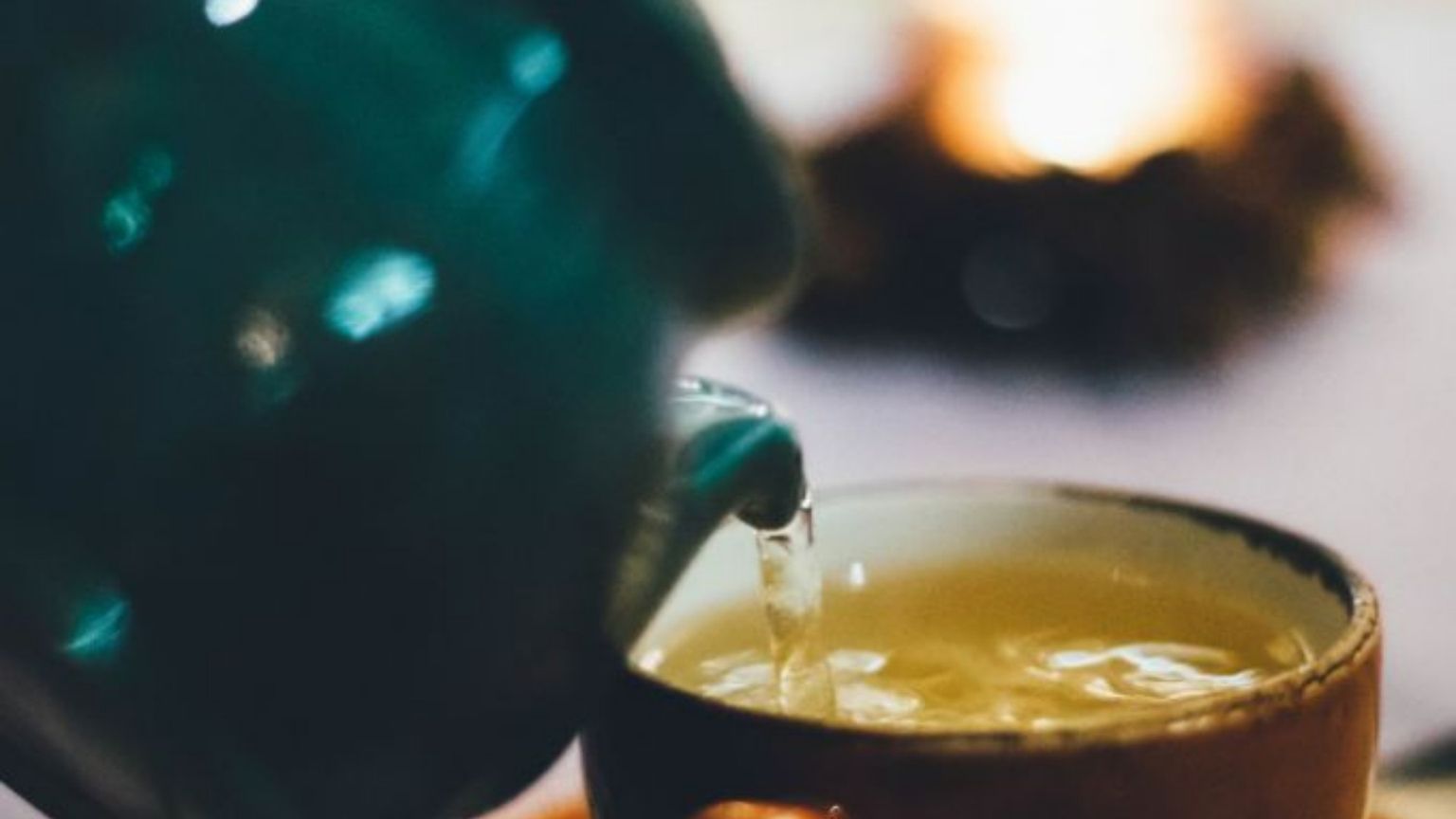 Il vapore del tè alla menta: l’arte di restare e ascoltare