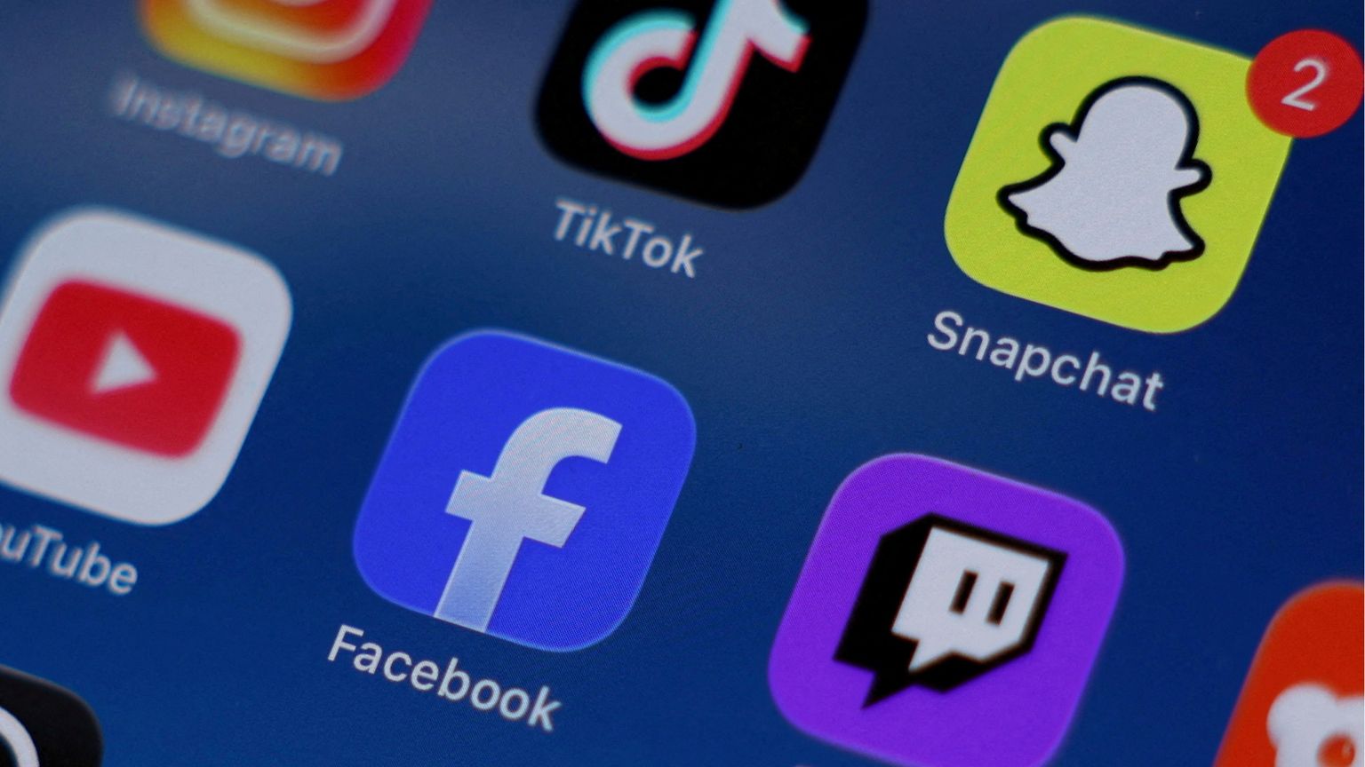 Dal 2027 anche in Grecia vietati i social ai minori di 15 anni