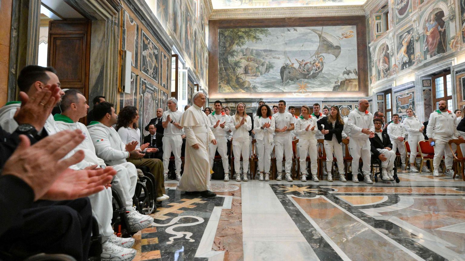 «Vincere senza umiliare, perdere senza perdersi»: cosa ha detto il Papa agli atleti di Milano Cortina