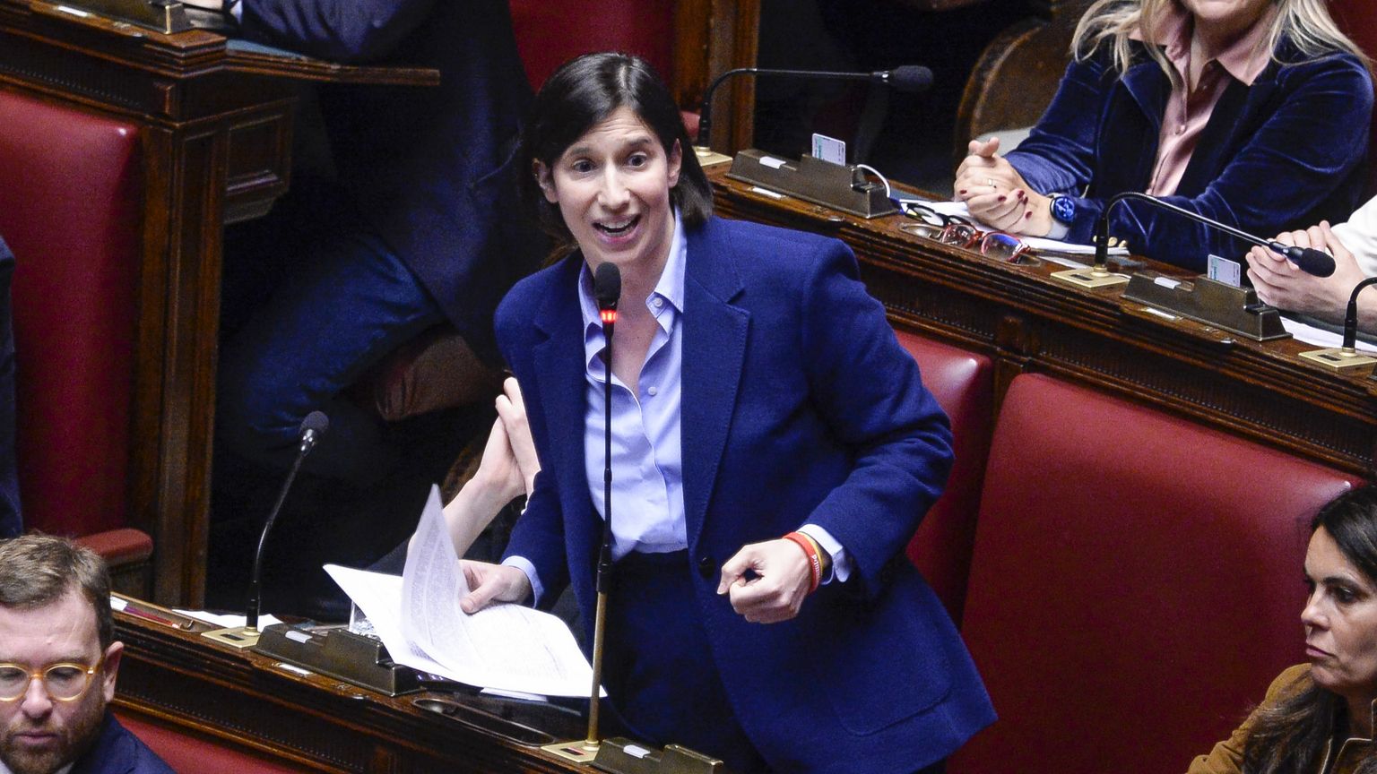 Schlein e Conte accettano la sfida: noi pronti a governare. Ma la premier li innervosisce sulla leadership