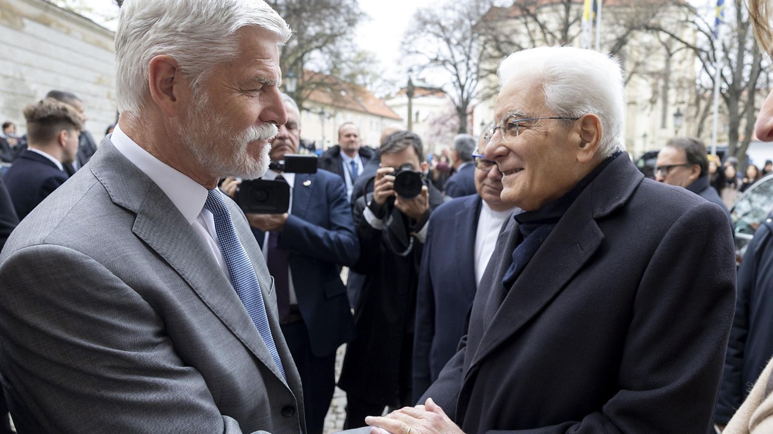 Mattarella difende l’Ue e la Nato: «Essenziali per equilibri globali»