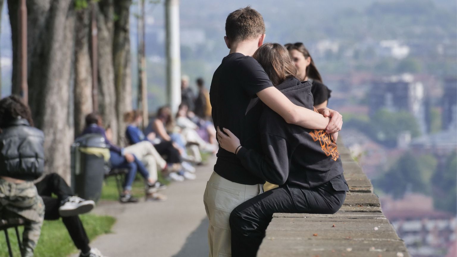 Se i giovani non pensano a relazioni durature, è (anche) una questione di reddito