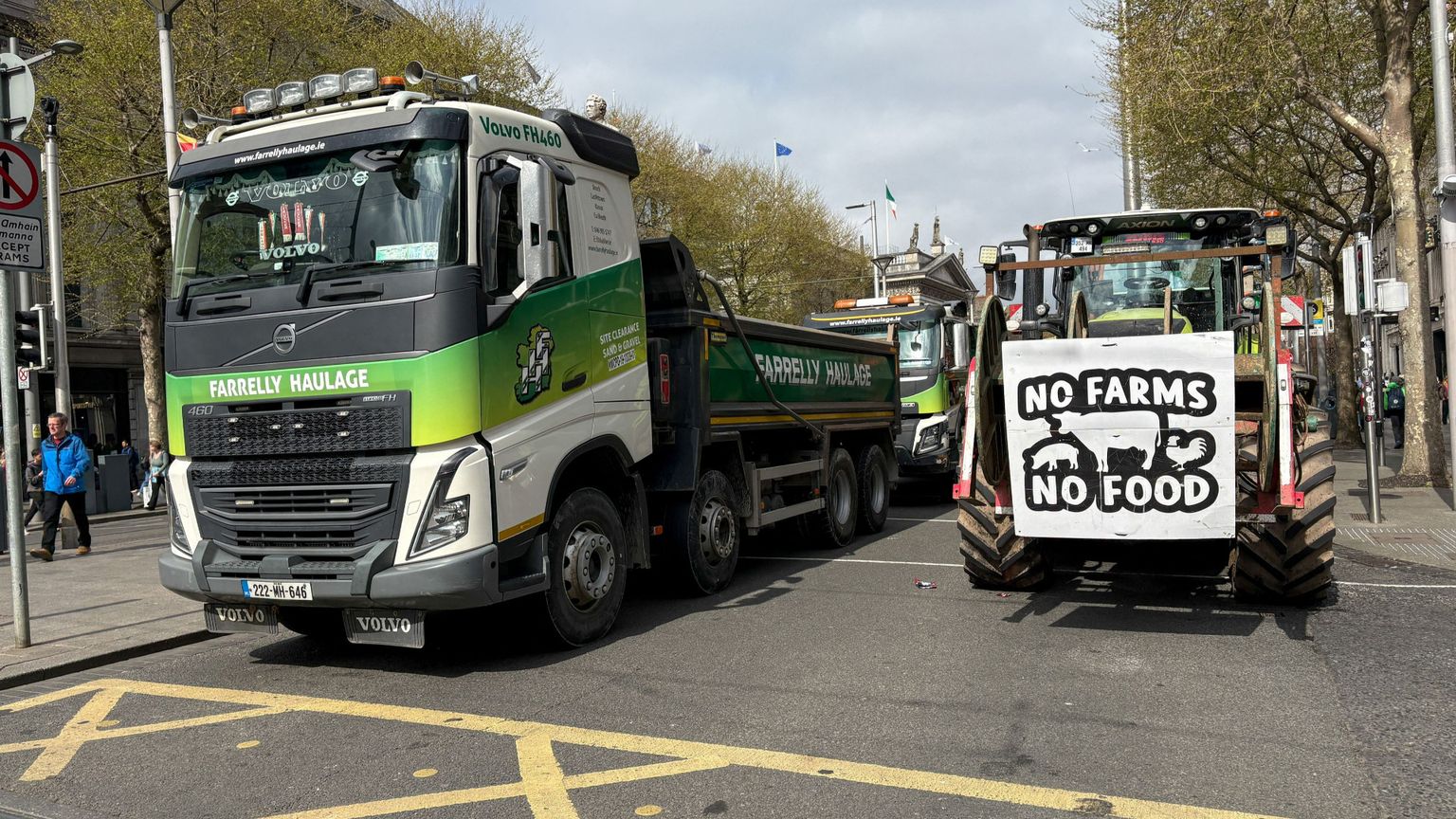 Effetto caro-carburante, scatta la protesta nel Vecchio continente. «Fermiamo i camion»