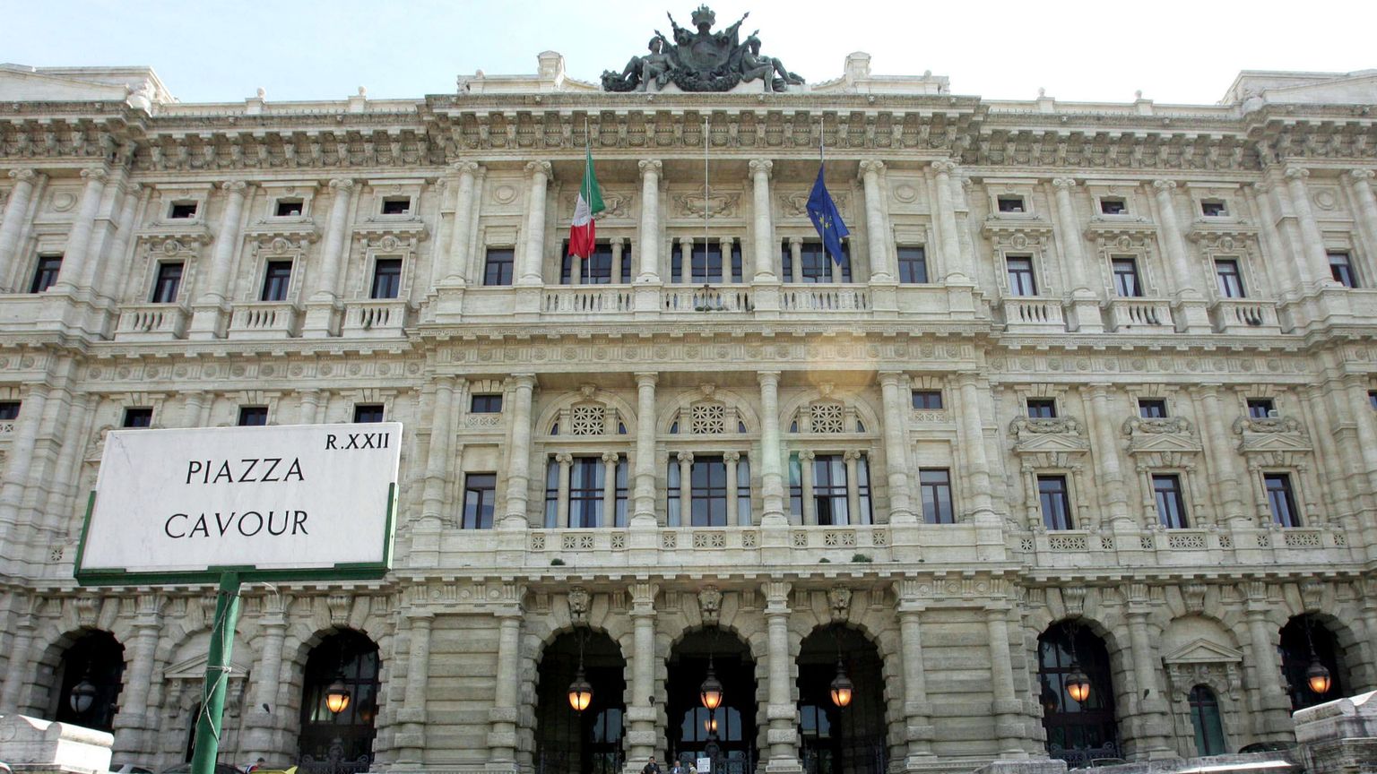 Caso Caroccia, già dietro il ristorante "da Baffo" c'era il clan Senese