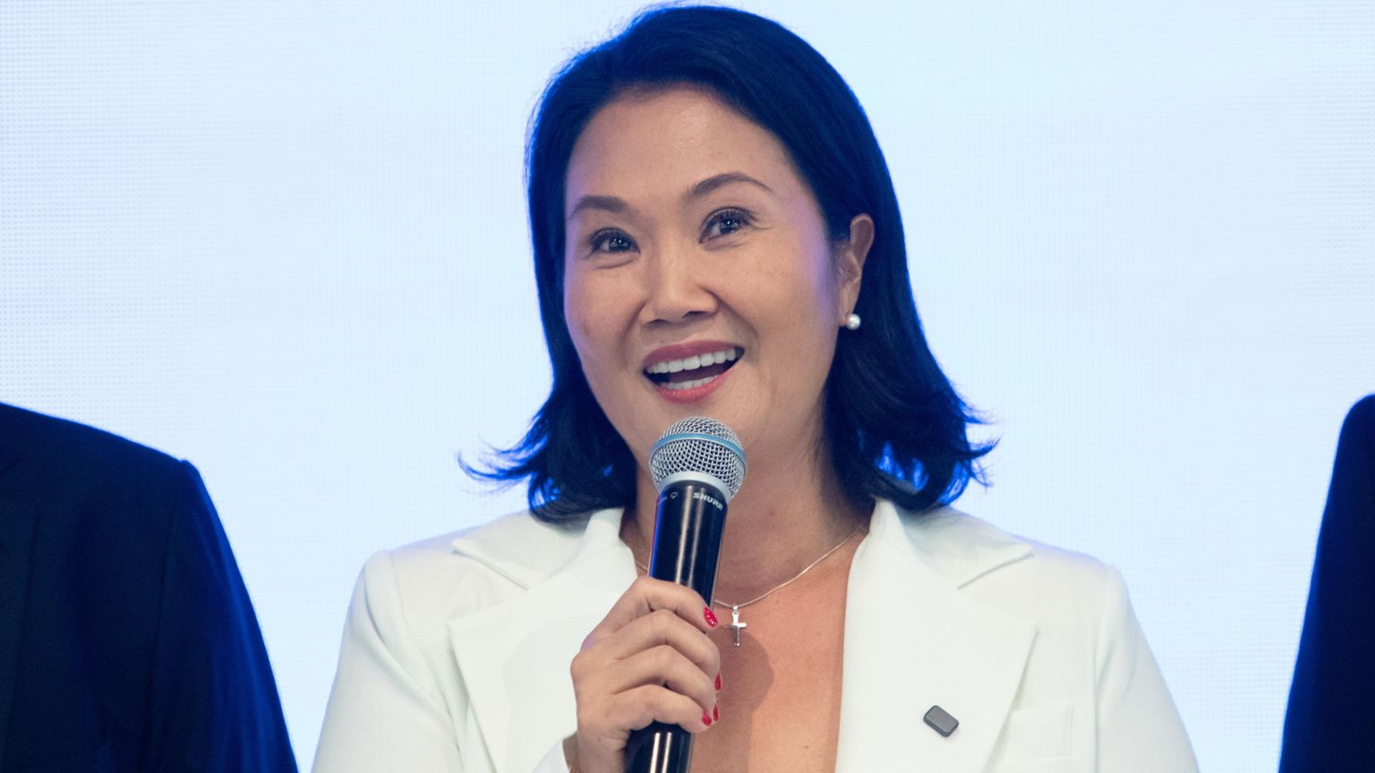 Elezioni nel caos in Perù: prolungato il termine del voto. Due leader di destra in testa