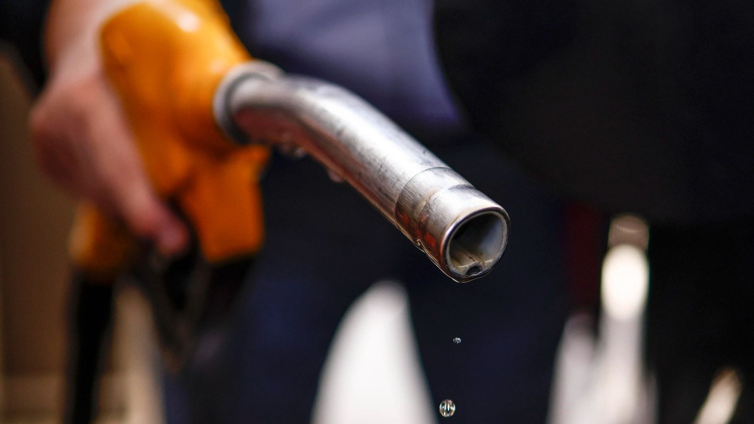 Lo spettro recessione c'è. Il boom del petrolio affonda la crescita: ci sono tre scenari