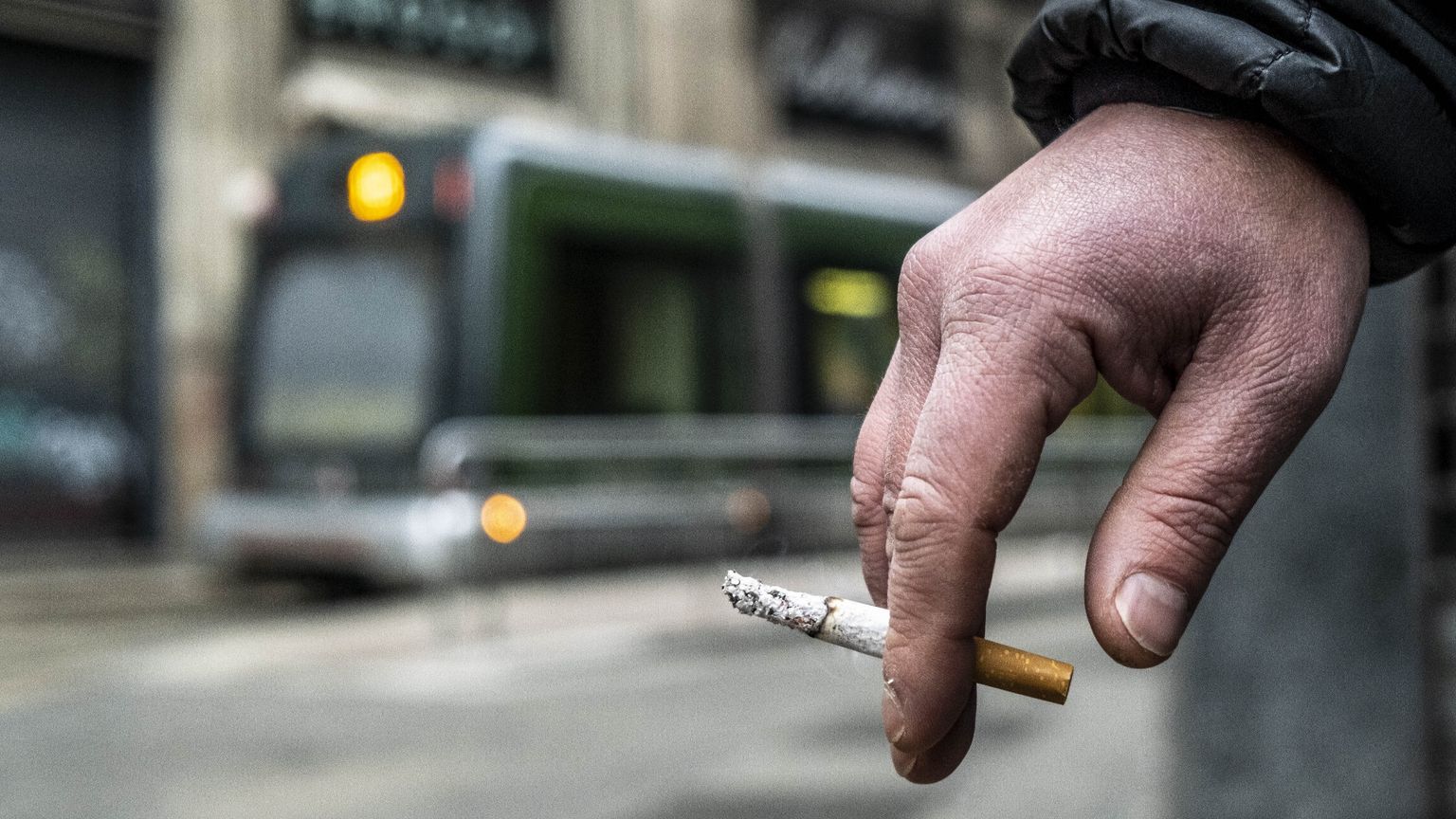 Aumenti e revisione della direttiva Ue: le accise sul fumo e il sogno di una generazione smoking-free