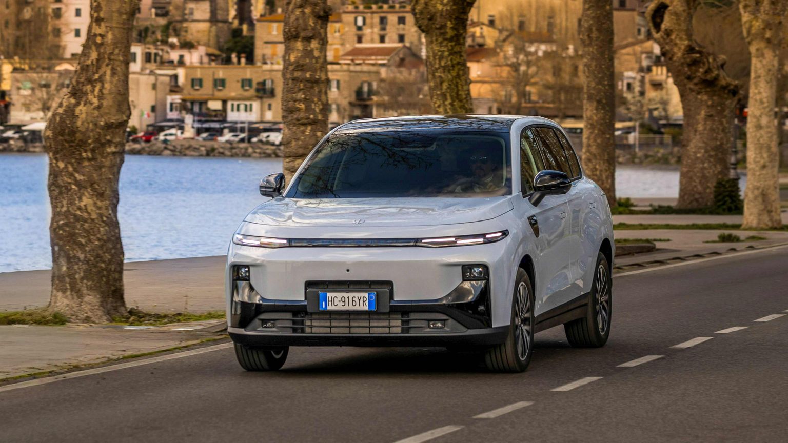 Cancellano l'ansia da ricarica: ecco come funzionano le nuove auto REEV