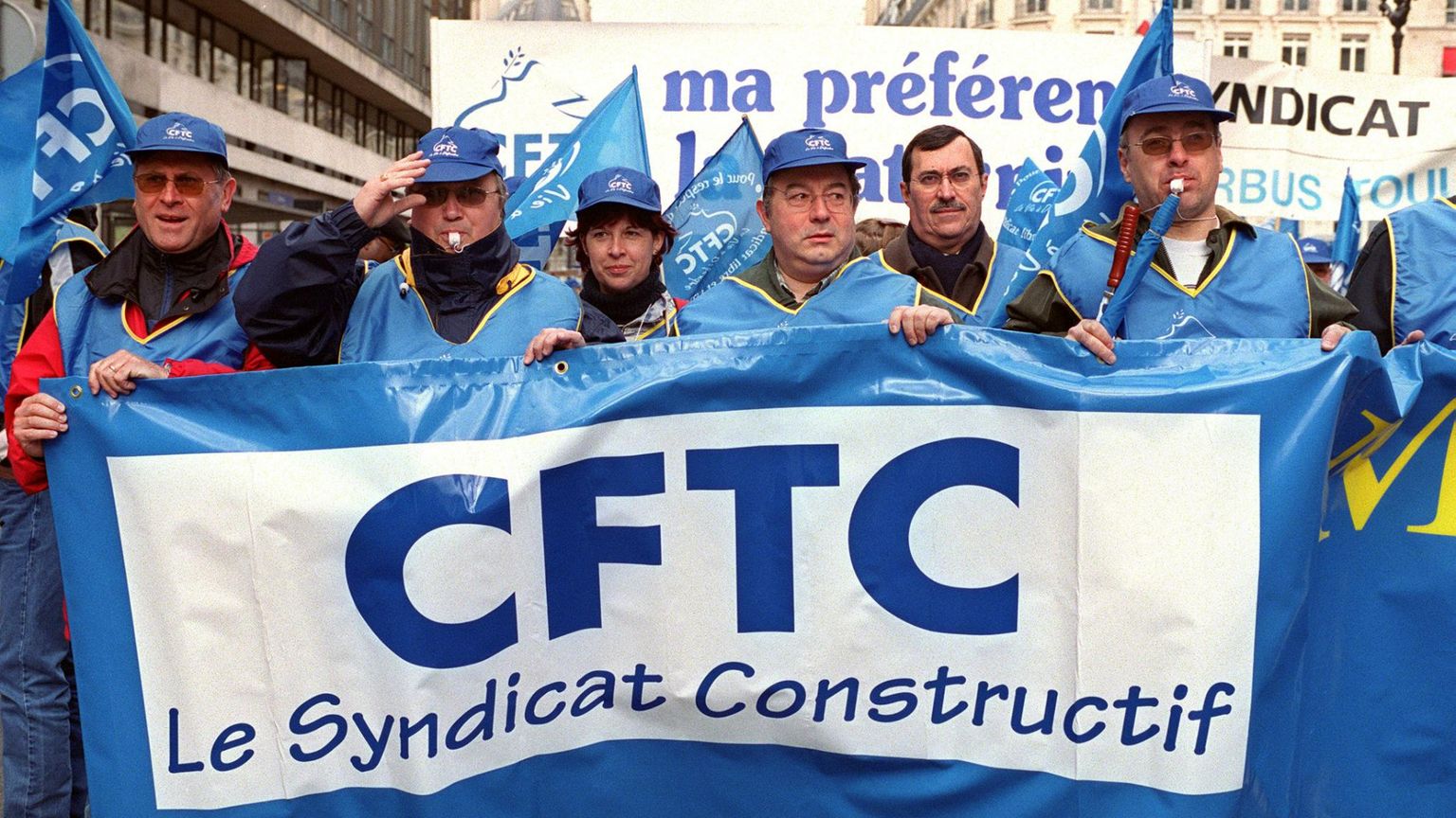 Una manifestazione di lavoratori francesi il primo maggio