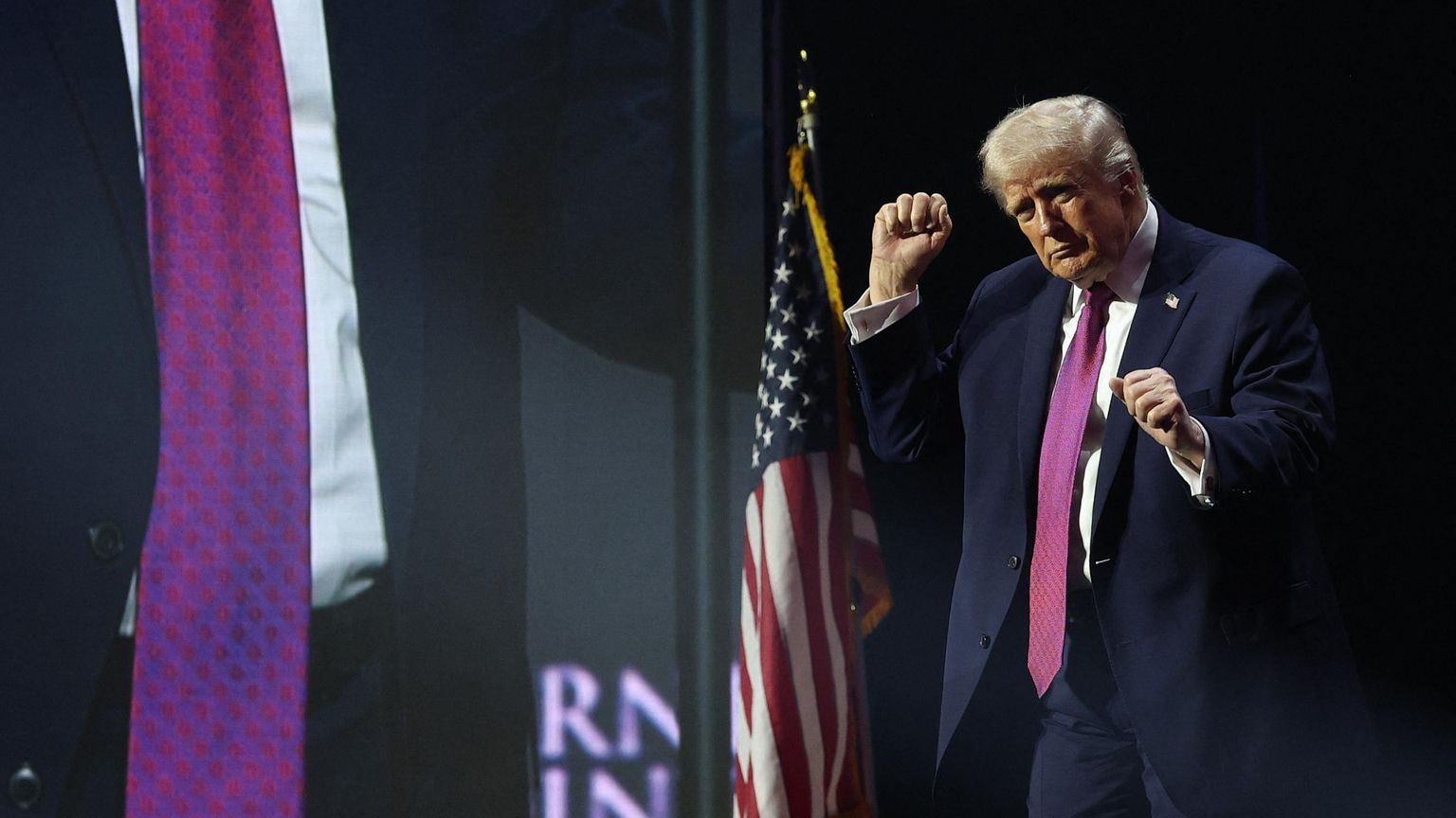 Dalla conquista di Cuba agli Ufo, ecco come Trump pensa di recuperare terreno