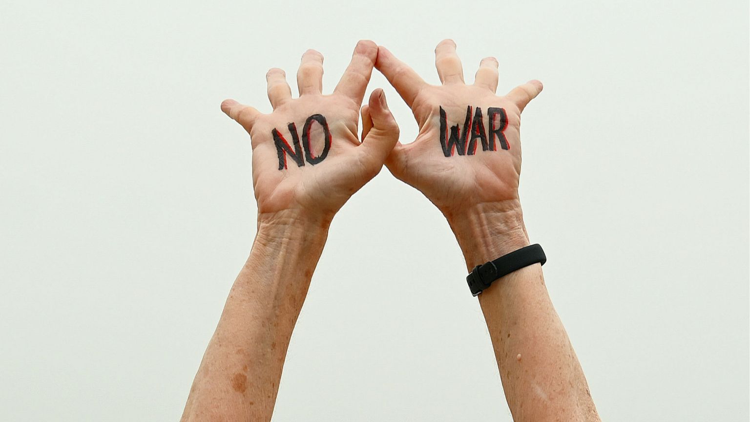 Stiamo costruendo un «ordine» che si nutre di minacce continue