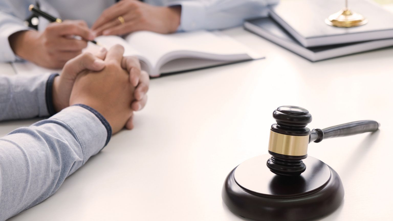 L'avvocato "collaboratore"? La difesa non si compra