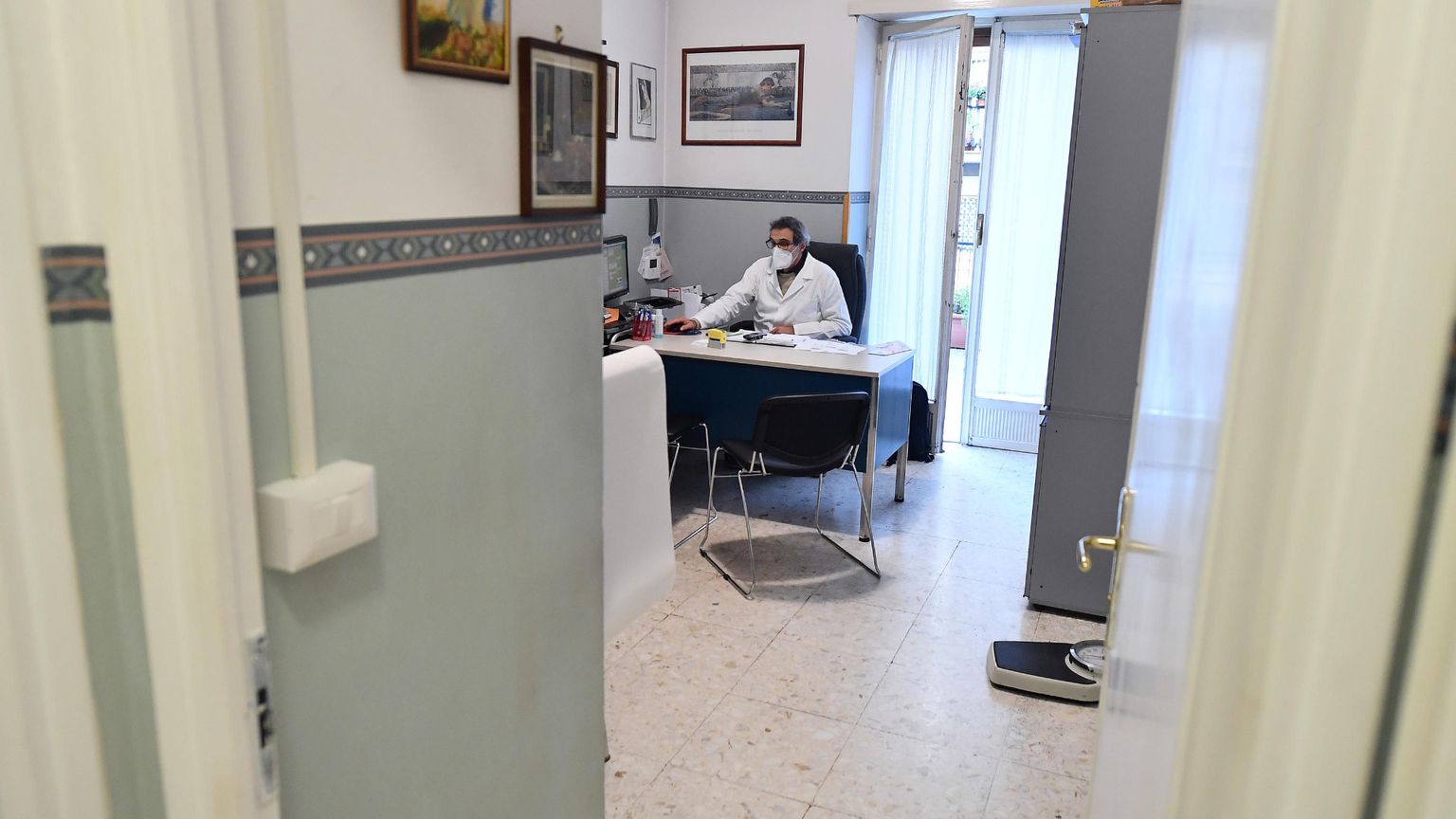 La rivolta dei medici di base contro la riforma: «Vogliono distruggere la nostra professione»