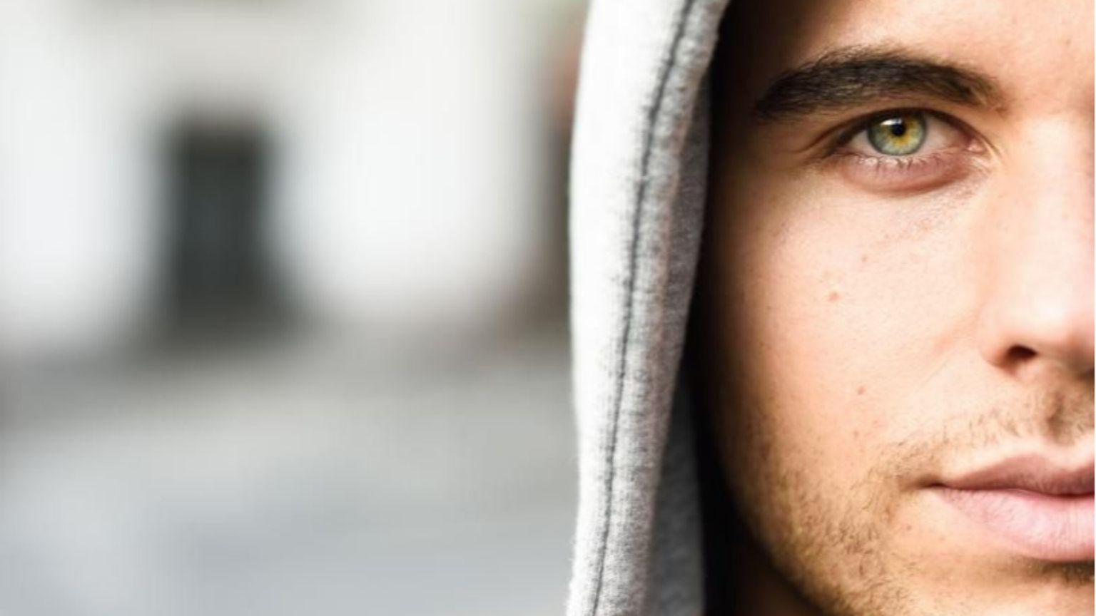 Noi, diversi dall’IA perché umani. Ma cosa significa essere umani?