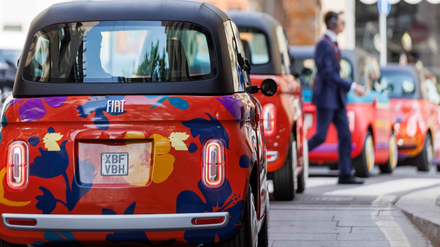 Fiat Topolino alla Design Week si guida con le calze