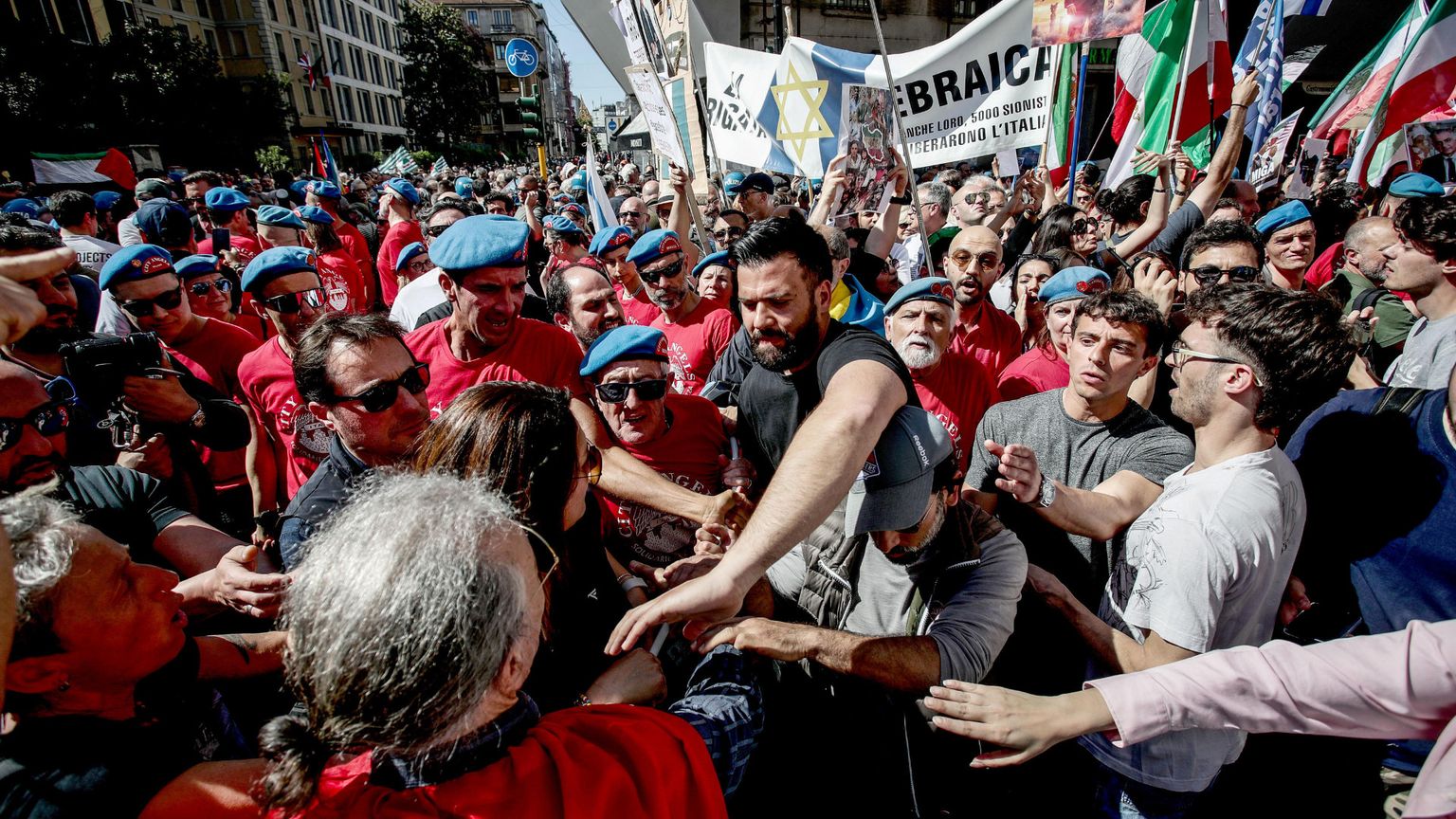 Insulti, divisioni, colpi di pistola: così hanno sfregiato la Festa della Liberazione