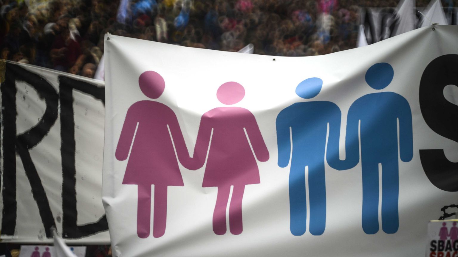 Una manifestazione in favore del matrimonio gay e dell'adozione di bambini da parte di coppie omogenitoriali a Roma