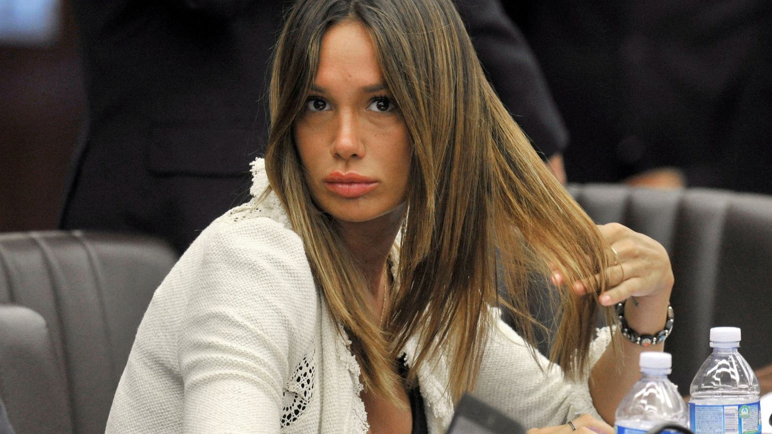 Documenti, cure al bimbo, versioni degli ospedali italiani: cosa non torna nel caso Minetti