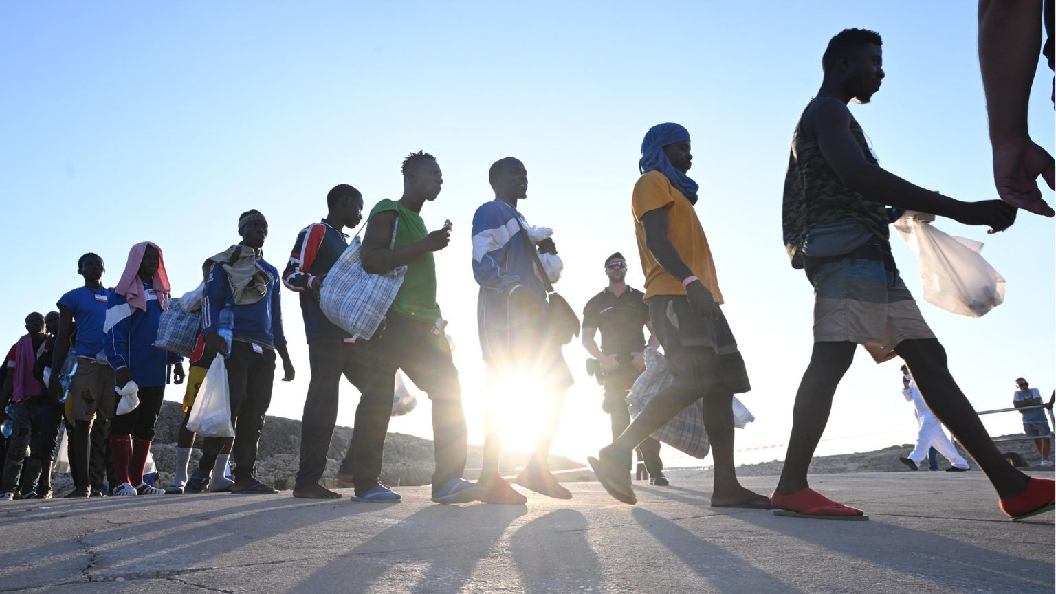 Centinaia di minori stranieri in Italia stanno finendo nei centri per adulti