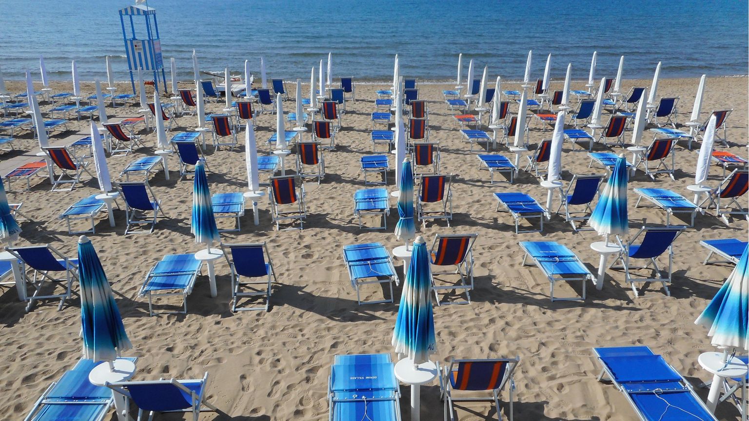 Le spiagge italiane sono, anche per questa estate, in balia delle concessioni balneari