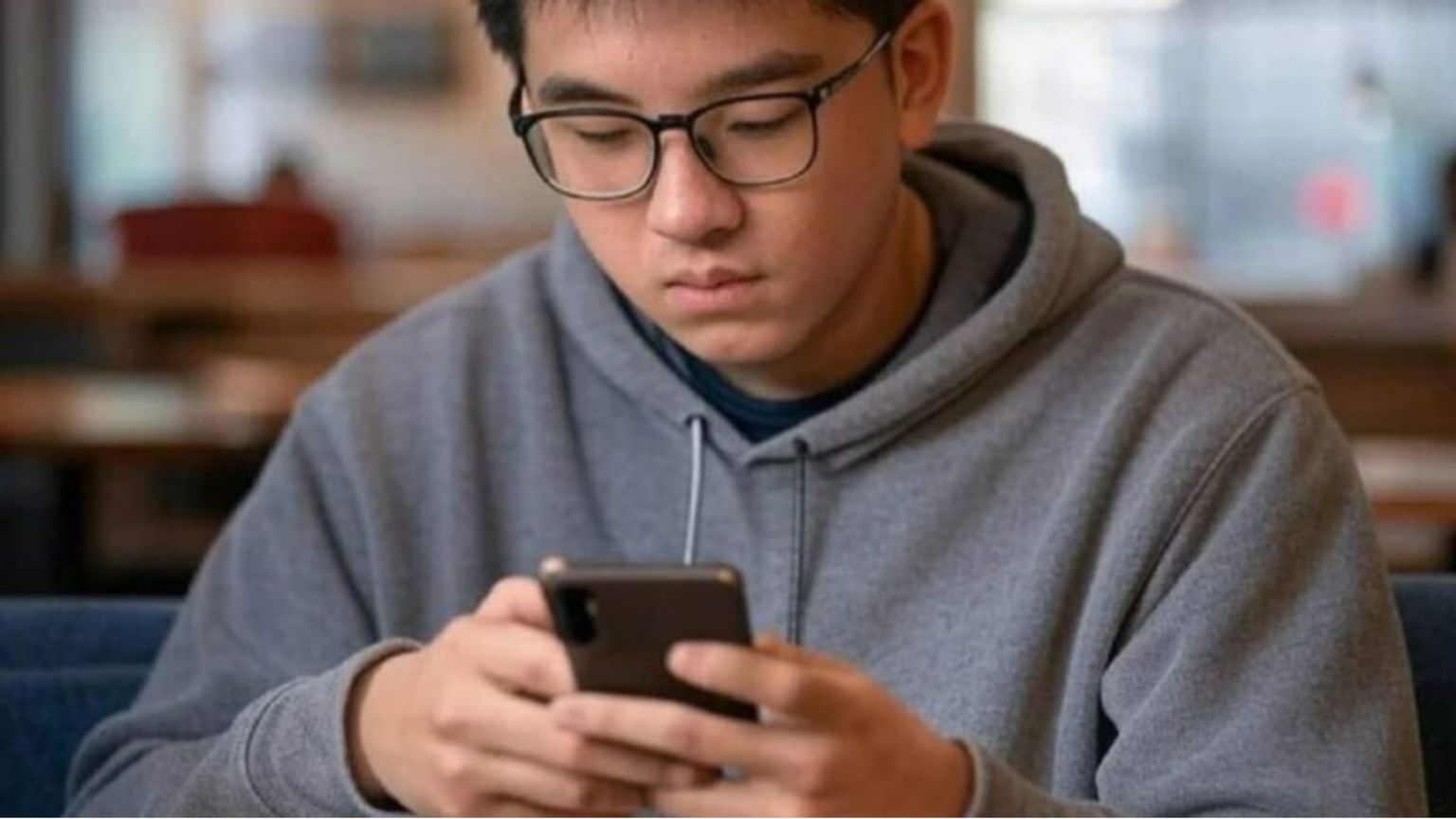 Il diritto di stare offline: la Gen Z rivendica il confine tra vita e lavoro