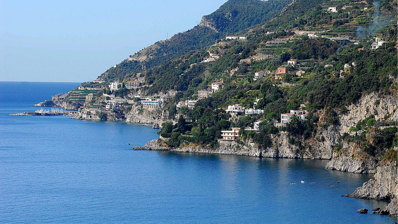 Guidare in Costiera Amalfitana? Per Autotrader è la quarta strada migliore al mondo